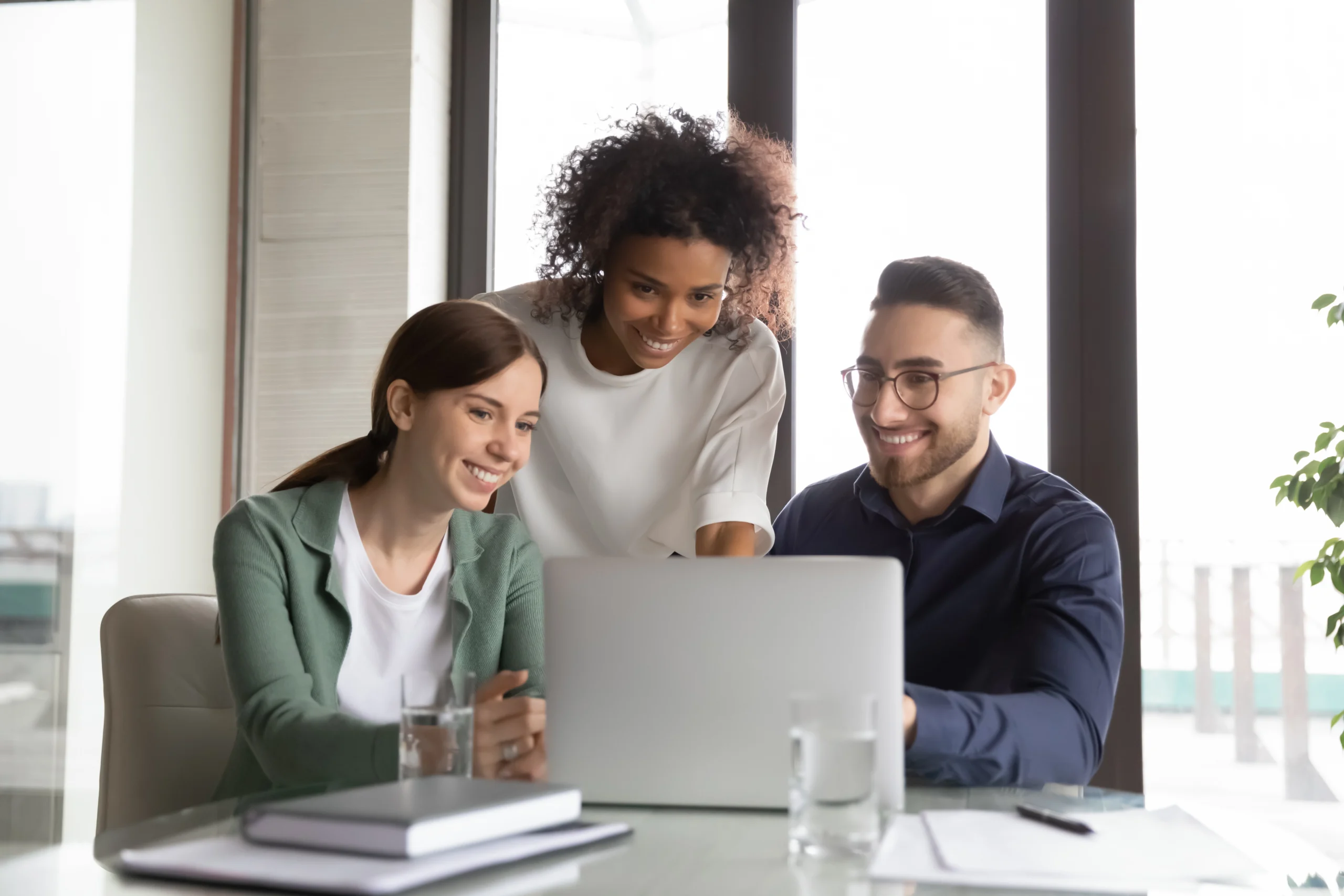 Employés en confiance au travail